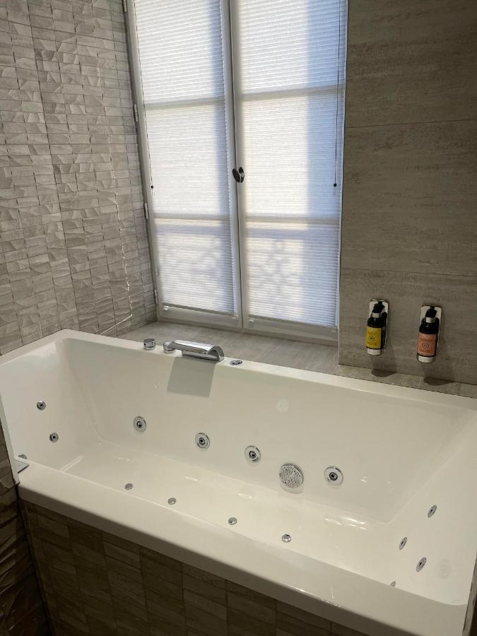 Chateau Des Hauts De Provins Hotell Champcenest Eksteriør bilde